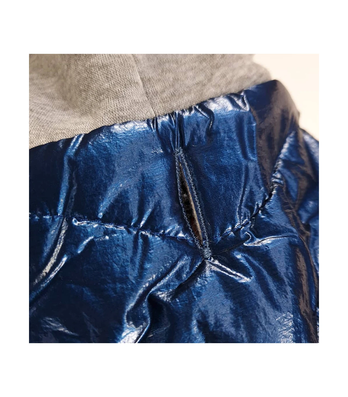 Doudoune Matelassé Métalisé Bleu à Capuche Mesos Freedog 4 Doudoune Matelassé Métalisé Bleu à Capuche Mesos Freedog – Image 4