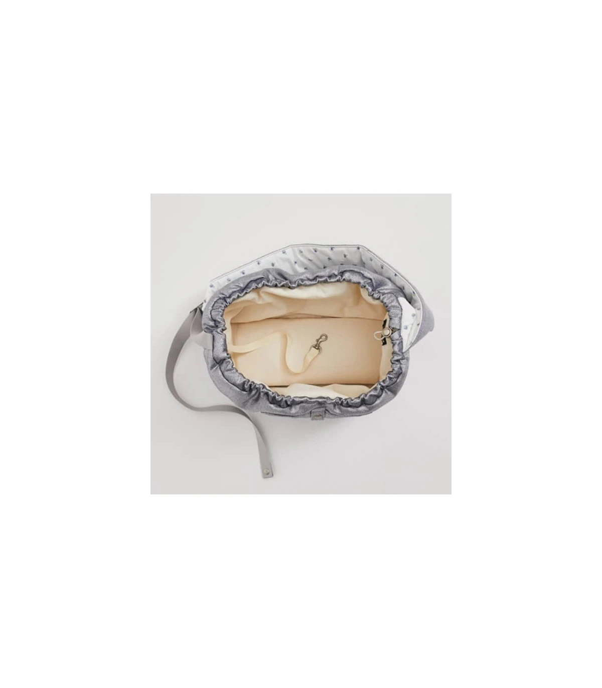 Sac De Transport Gris Métallisé Metallic Sling Bag Louisdog 5 Sac De Transport Gris Métallisé Metallic Sling Bag Louisdog – Image 5